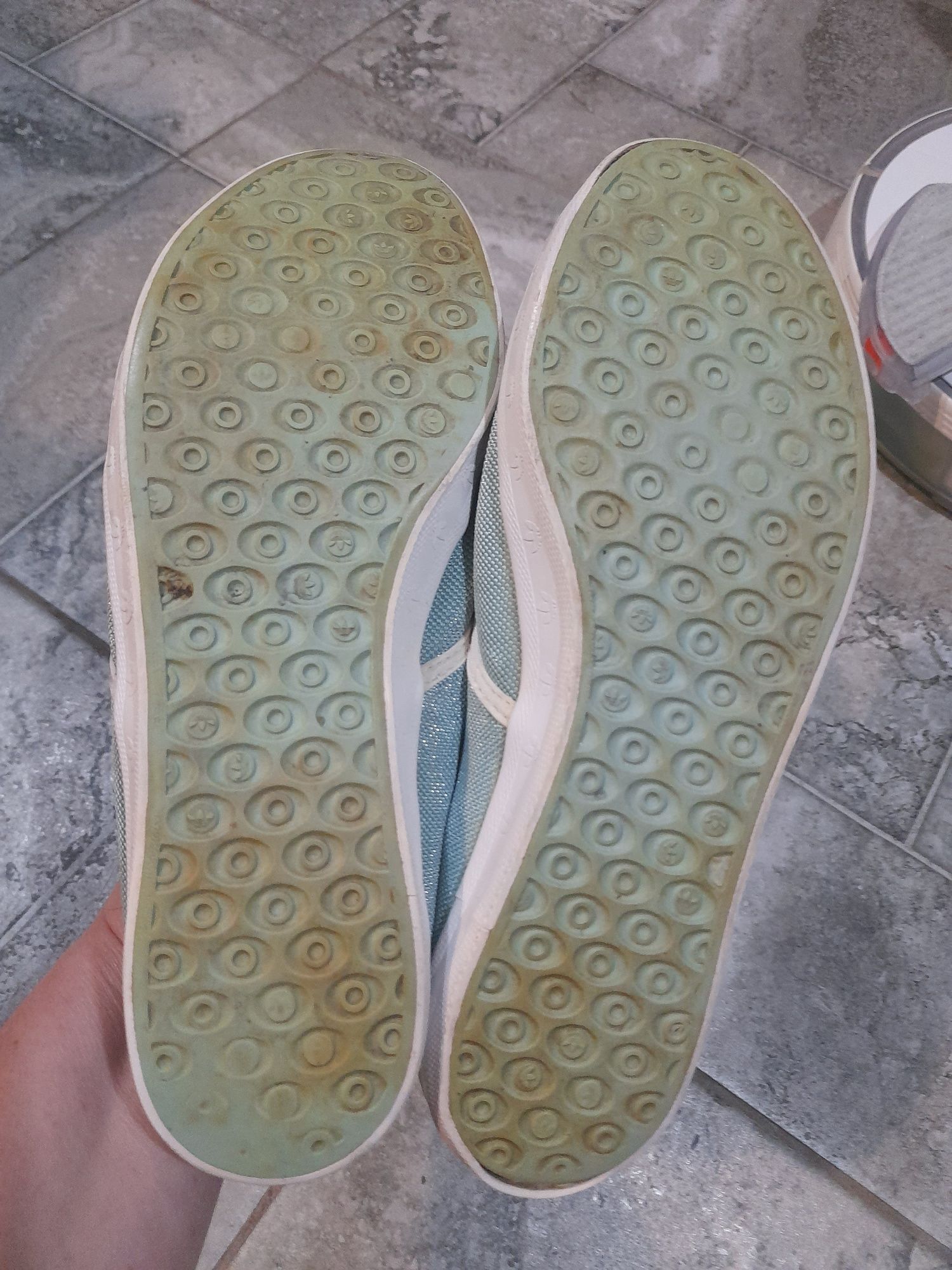 Продам женские мокасины.