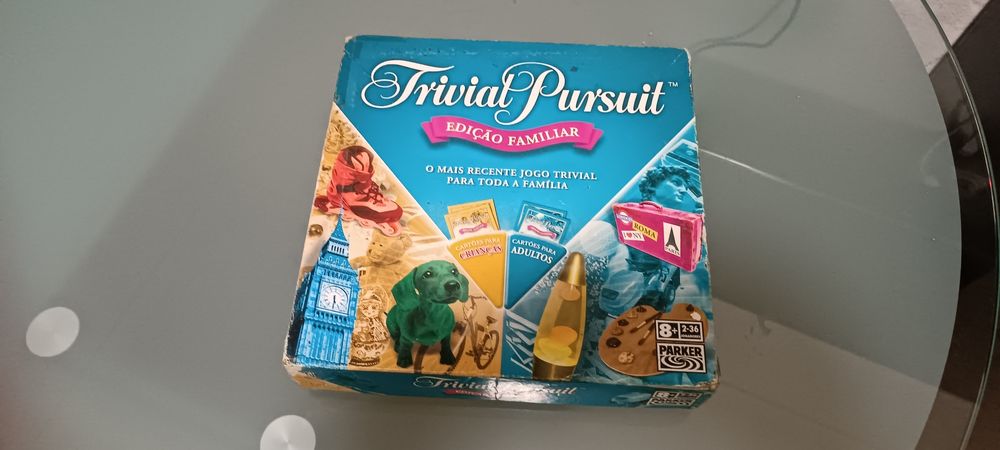 Trivial pursuit edição familiar mais cartas e Beyblades