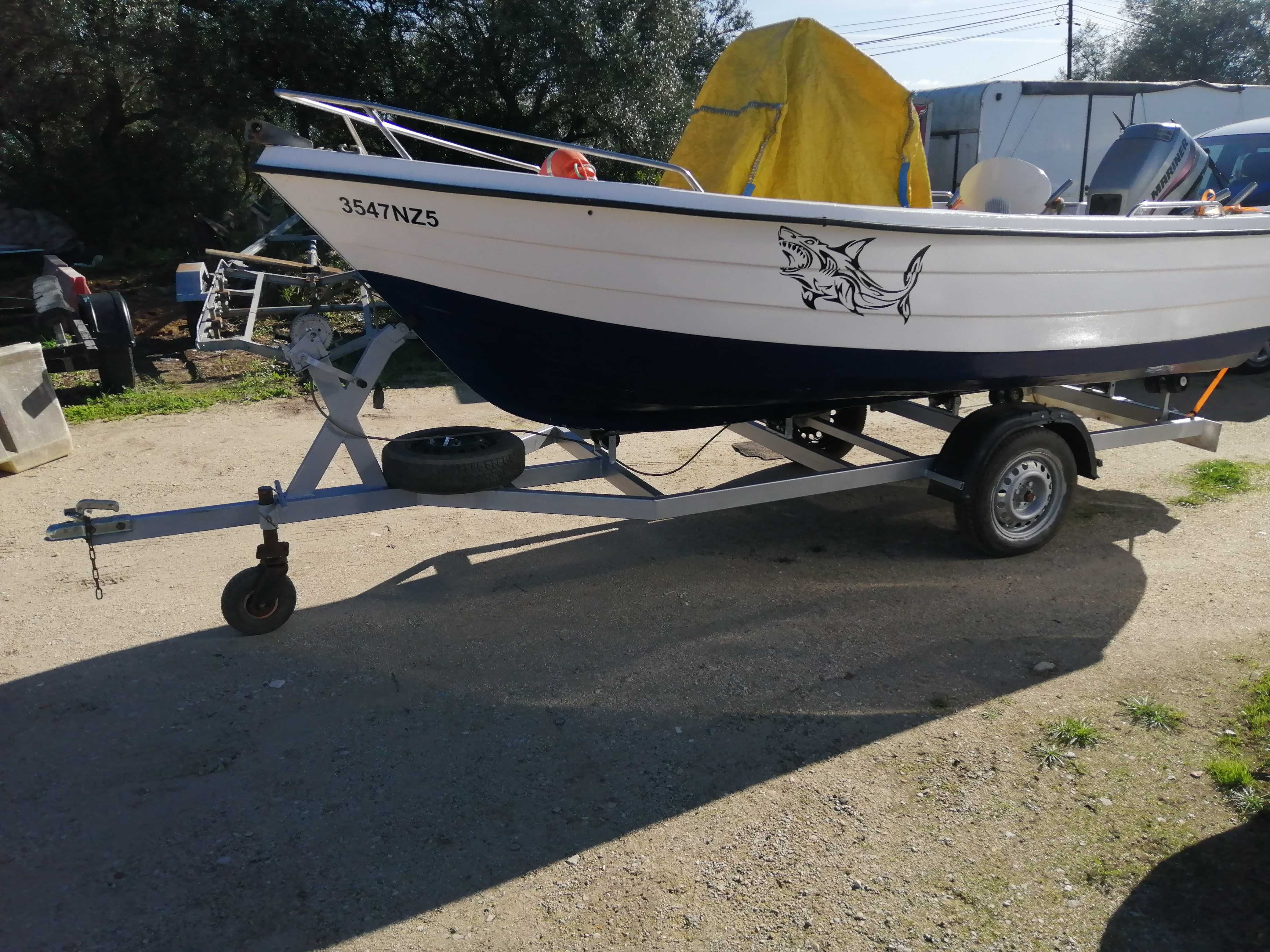Atrelado para barco