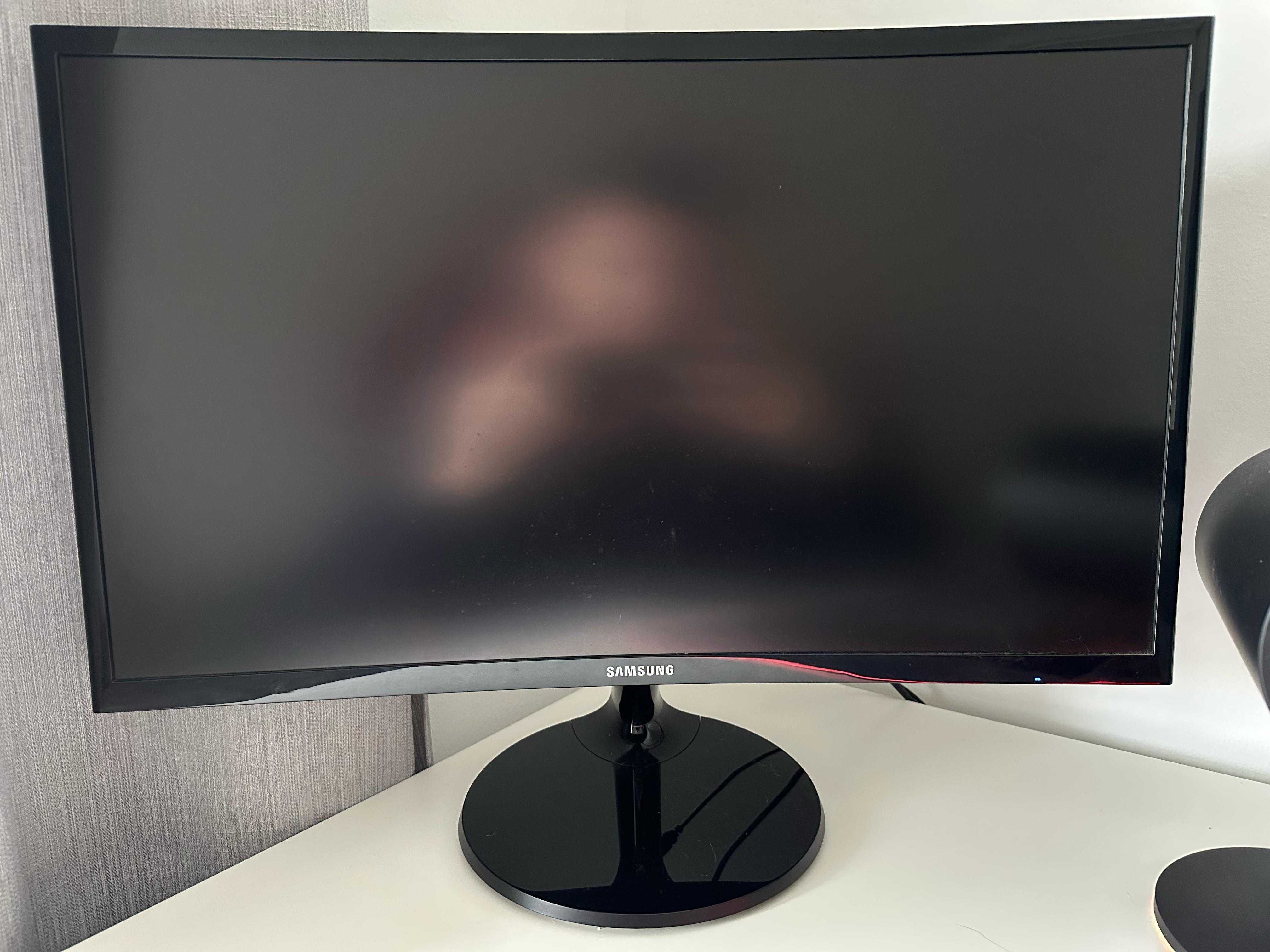 Monitor Curvo Samsung C24F390 23.5" LED