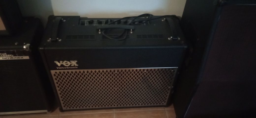 Amplificador VOX AD 100 VT