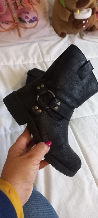 Botas pretas nr 33