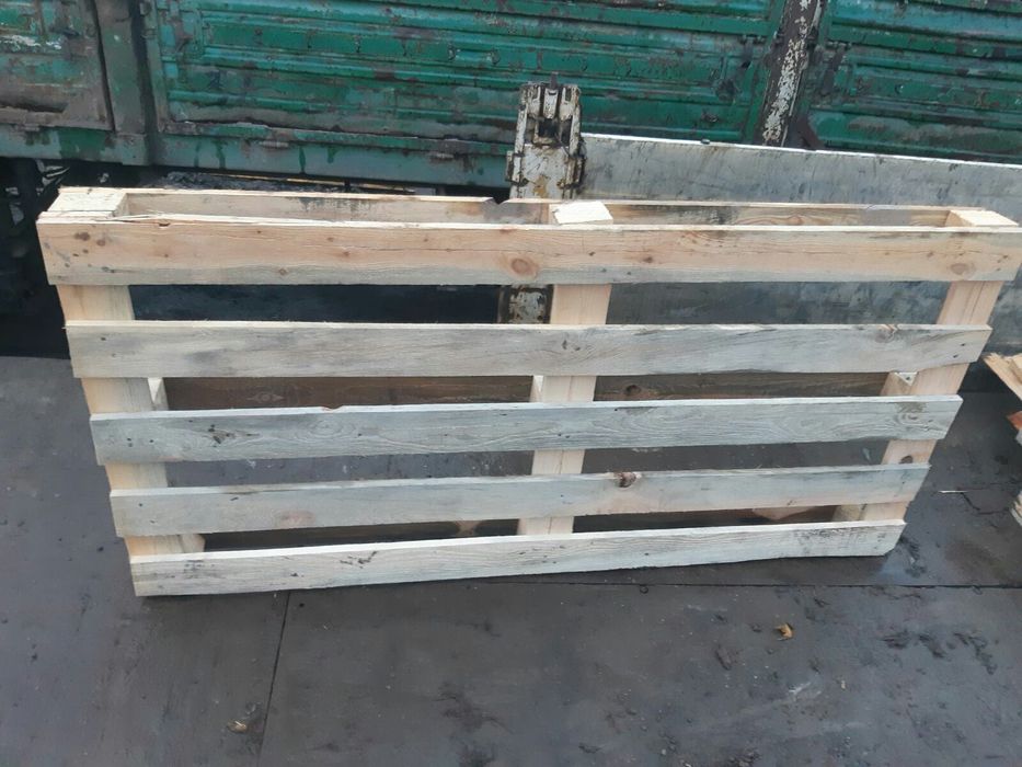 Бруси 1.5м 1.2м.0.10см  Підони різні.Дошка3м різна діаме Пиломатеріали