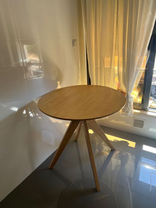 Mesa redonda com 80cm de diâmetro
