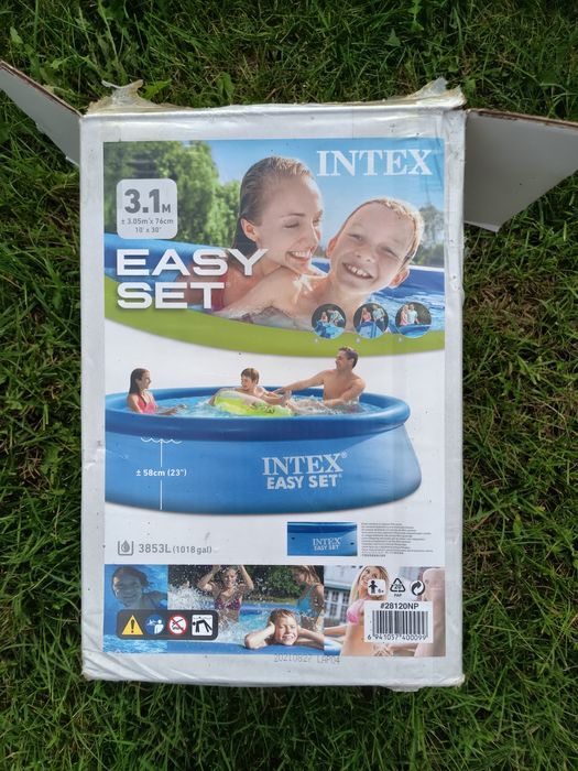 Basen ogrodowy z pompowanym kołnierzem
