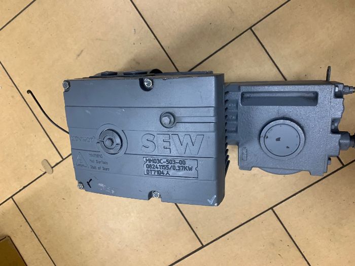 Przekładnia, motoreduktor z falownikiem 0,37 kw 27-137 obr. Falownik