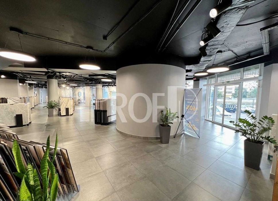 Фасадне торгове приміщення пр Володимира Івасюка Оболонь (1700 м2)