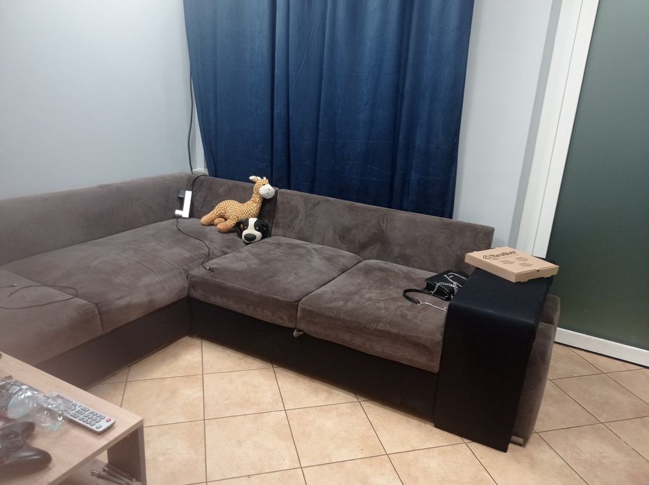 Kanapa z dwoma pufami ukrytym w boczku