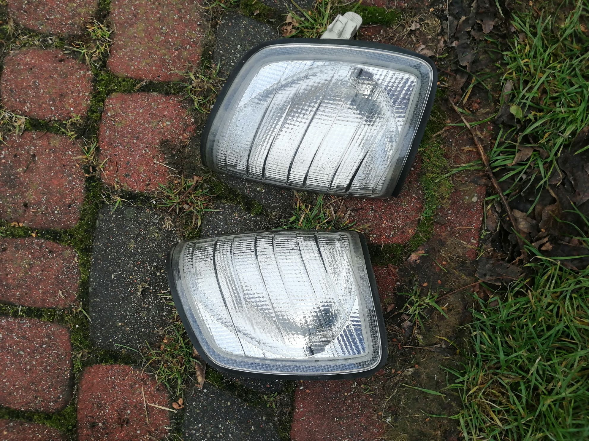 Lampy przód Mercedes W124 coupe 1991 rok Bosch