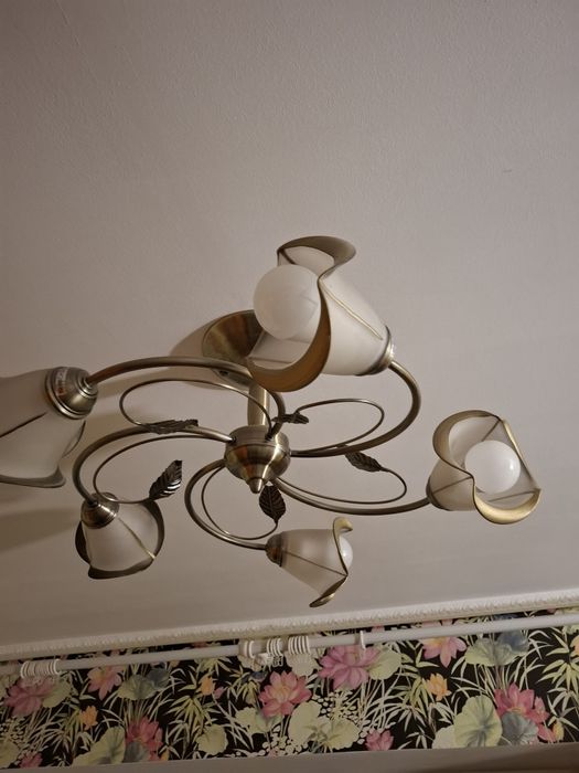 Кована люстра стельова з 5 плафонами