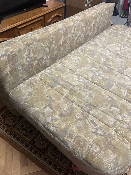 Зручний розкладний диван у гарному стані. 200х160