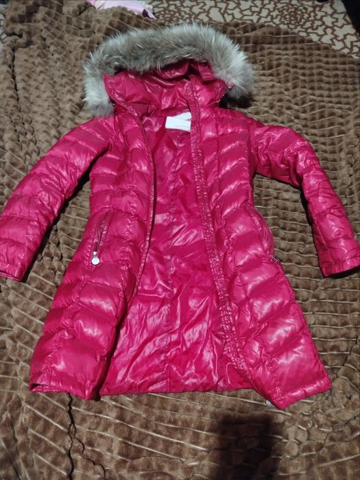 Подарю курточку  червону