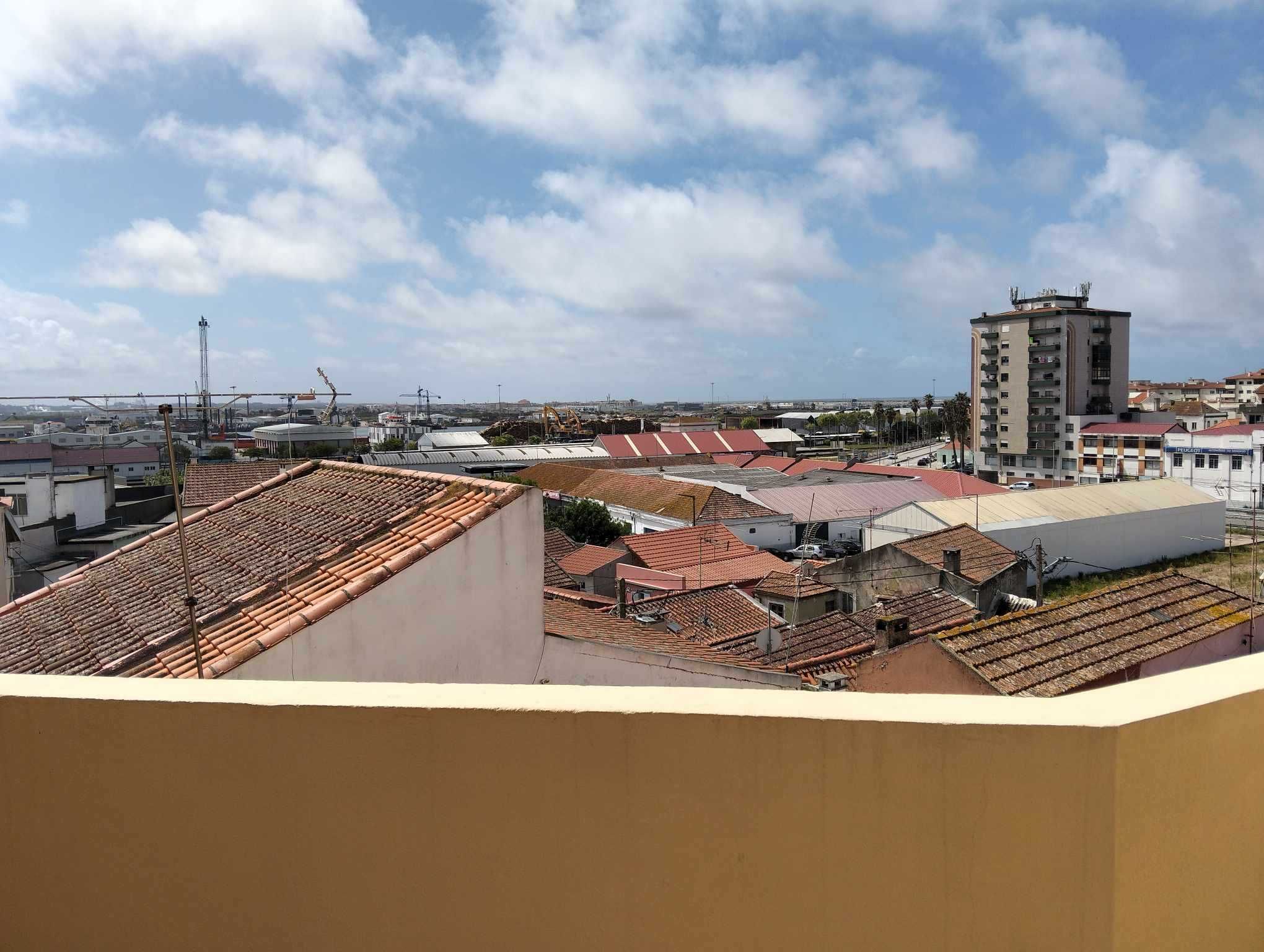 Moradia T3 centro da figueira a 2 minutos a pé da estação da CP