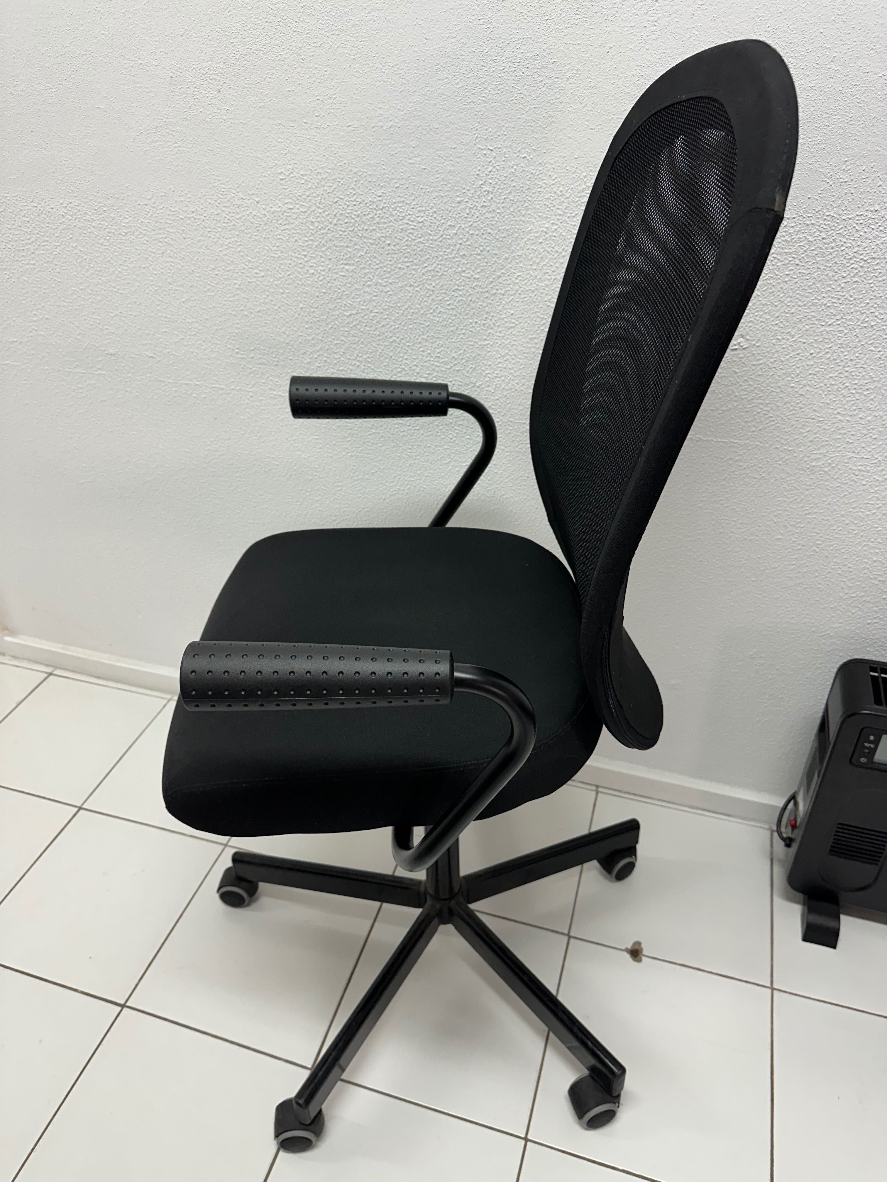 Cadeira de Escritório com Braços