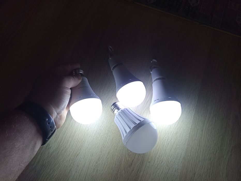 Лампочкатка на акумуляторі, кемпінг