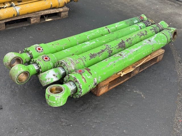 sennebogen 735 koparka przeładunkowa komplet siłowników