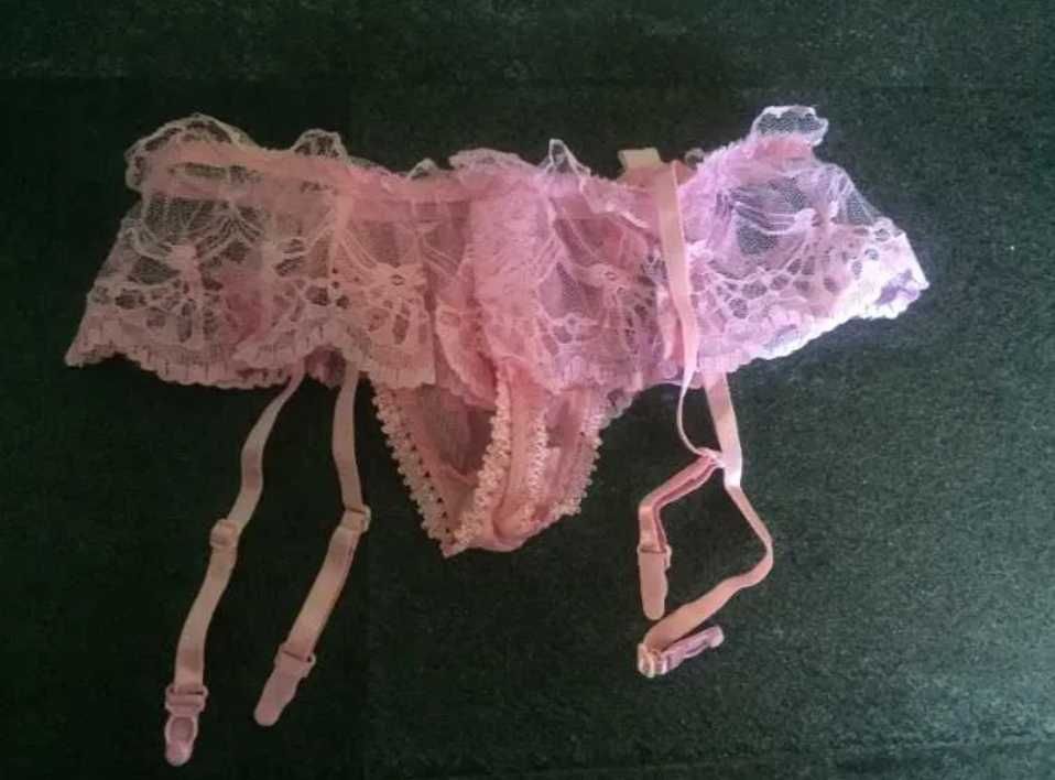 Koronkowy pas do pończoch ze stringami