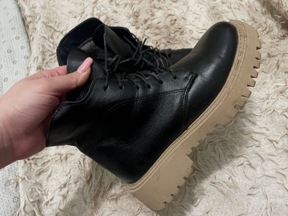 Ботинки жіночі на байці чорні