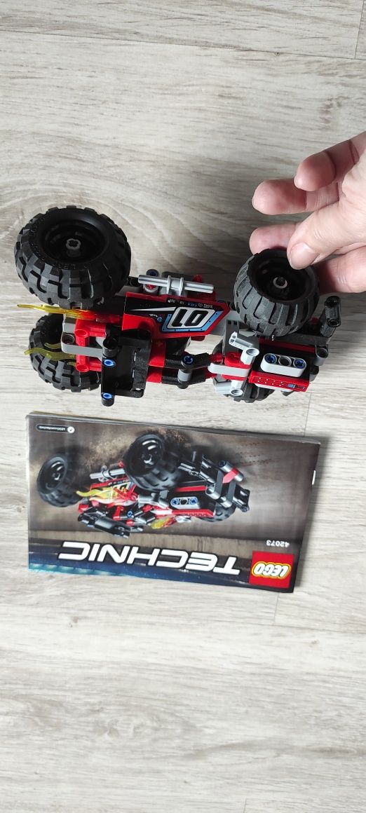 LEGO technic 42073 czerwona wyścigówka