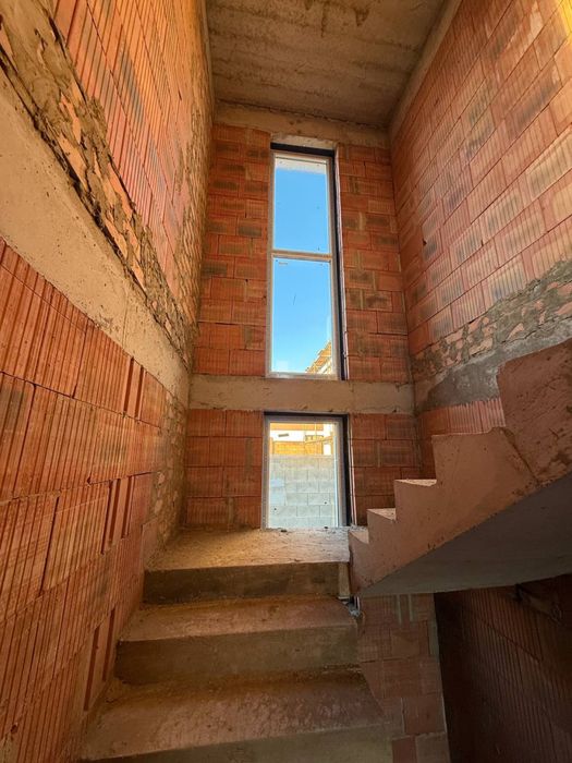 Чудовий 3К будинок в тихому районі!