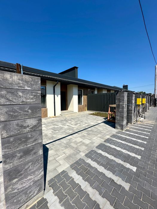 Будинок з власною ділянкою в котеджному містечку. Без комісії