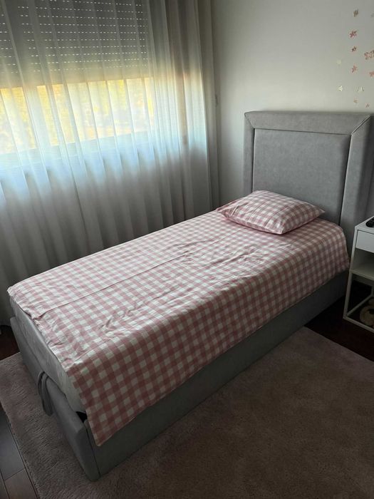 Cama como nova c/ estrado elevatório + colchão viscoelástico 90*190
