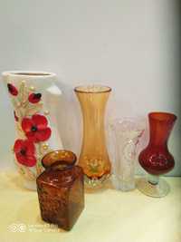 Разные вазы и вазочки для цветов.