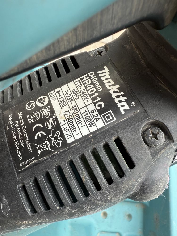 Młot makita HR4011C