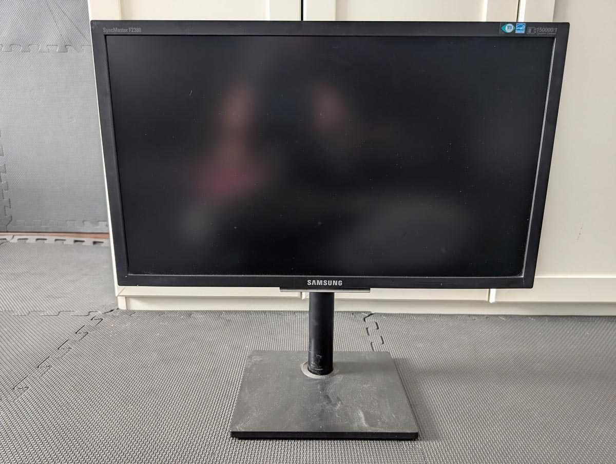 Monitor Samsung SyncMaster F2380 / F2380M: 23" PIVOT, cPVA