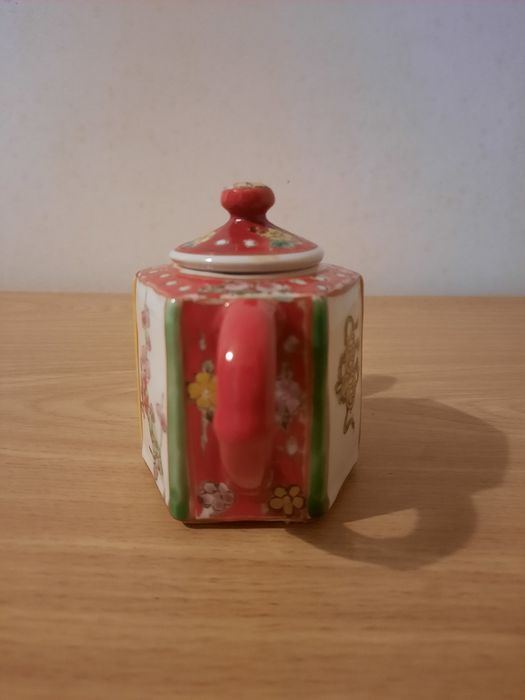 Bule decorativo em porcelana Chinesa