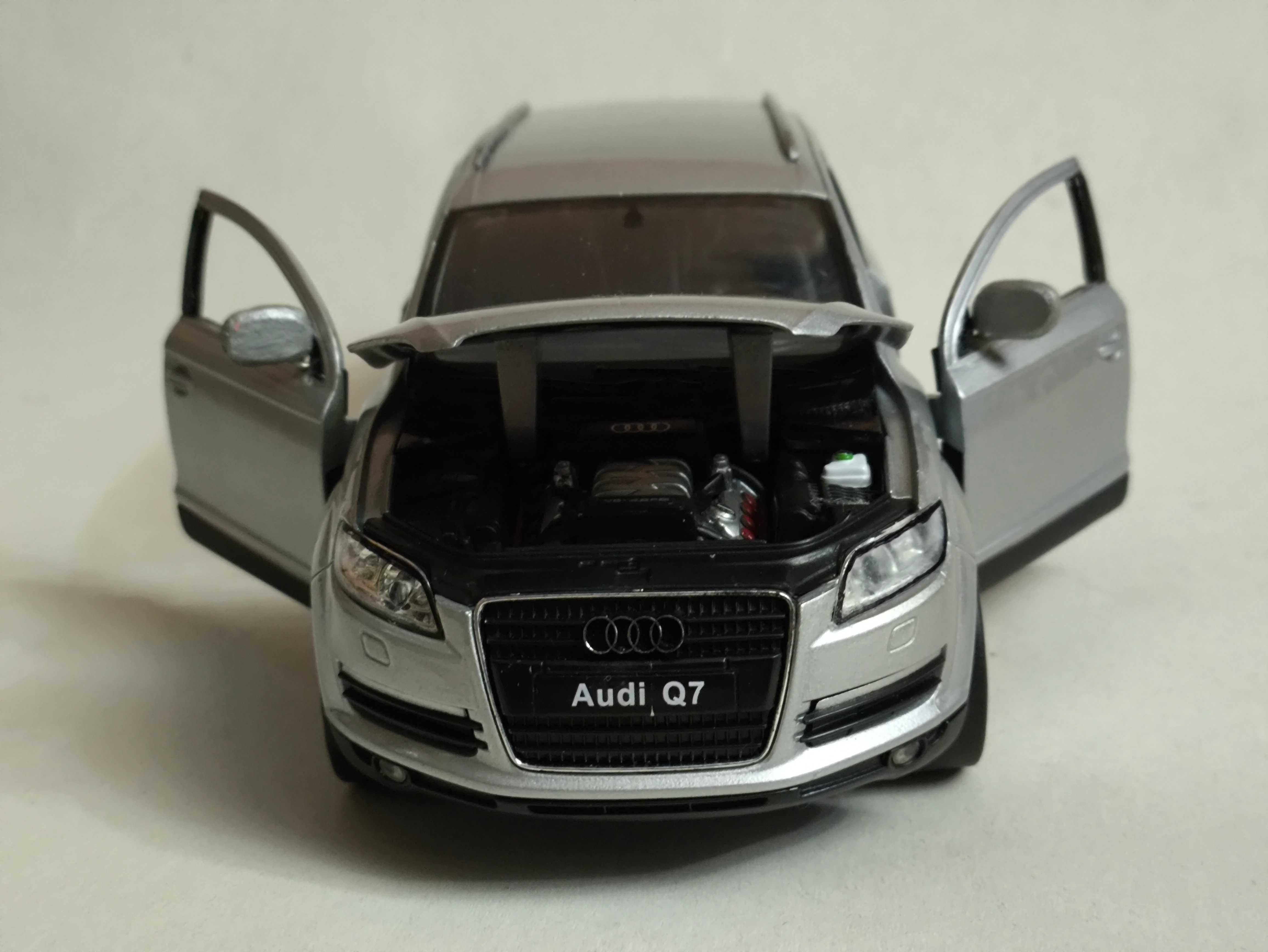 Машинка Audi Q7 Welly 1/24