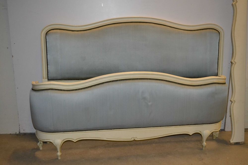 łóżko ludwikowskie .Francja . ecru