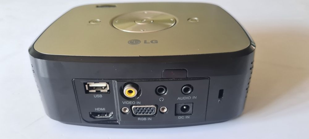 LG HX300G DLP піко-проектор — компактний домашній кінотеатр