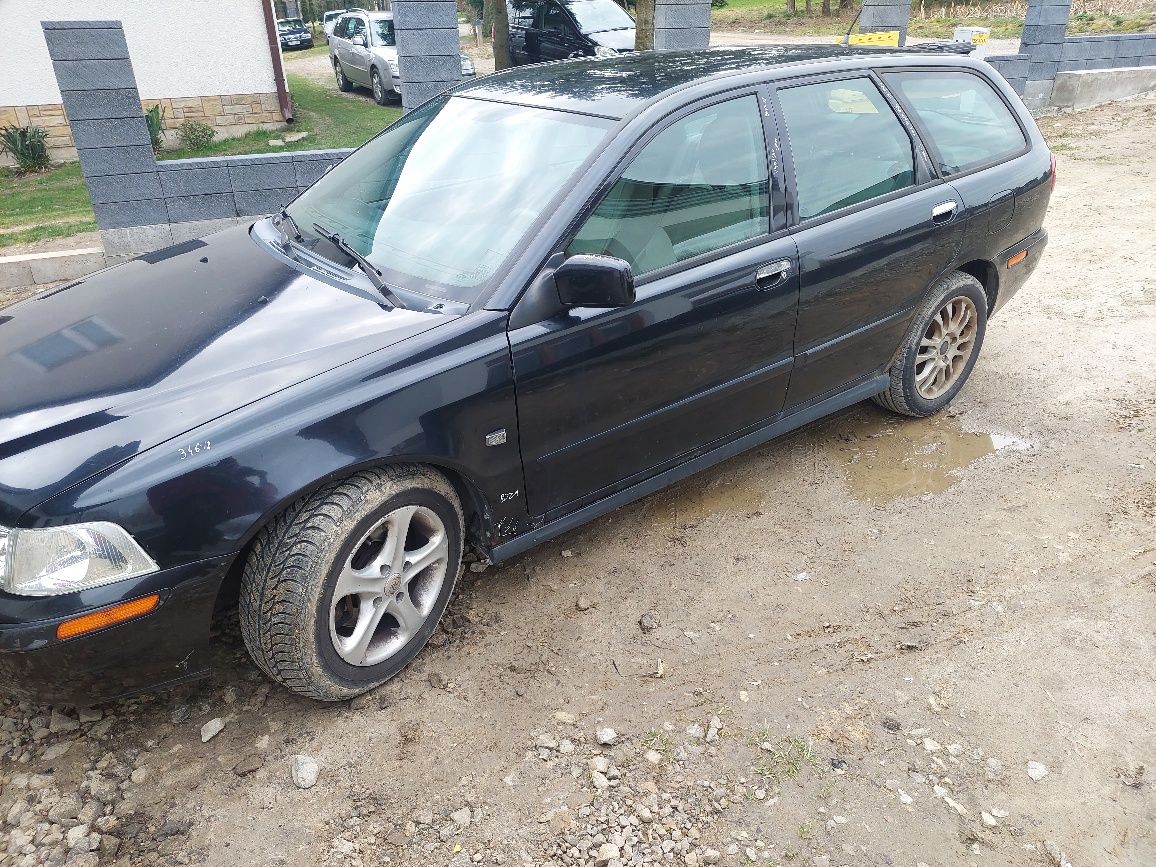 Przód zderzak volvo s40 v40 lift 2002r  kolor 346-12 wzmocnienie