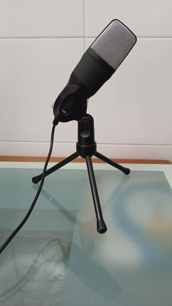 Novo Microfone Multimédia com suport