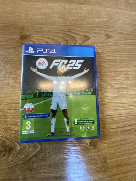 PlayStation 4 slim z grami i padem