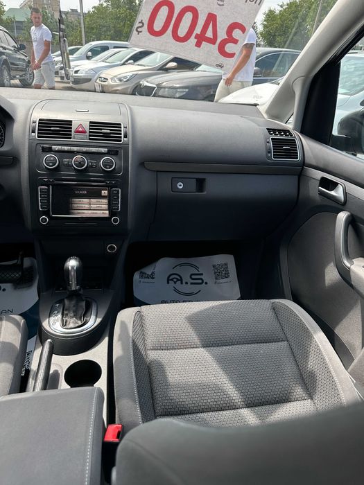 Продам Volkswagen Touran  2013 рік можлива розстрочка,кредит,обмін!