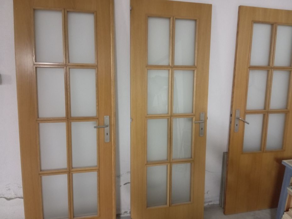 Gratis 3 porta de madeira / vidropo
Medida 70*200