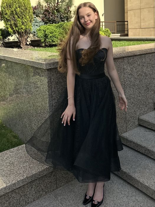 Шикарна вечірня сукня