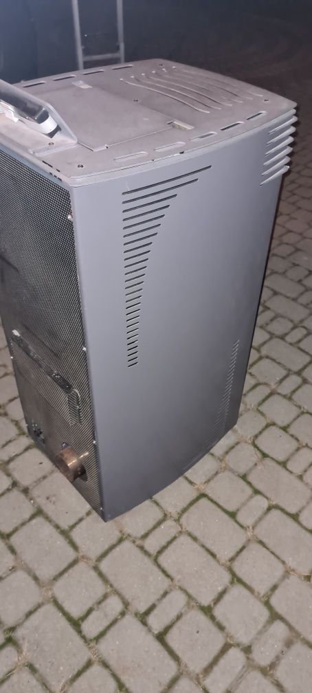 Kominek salonowy wolnostojący na pelet Gude