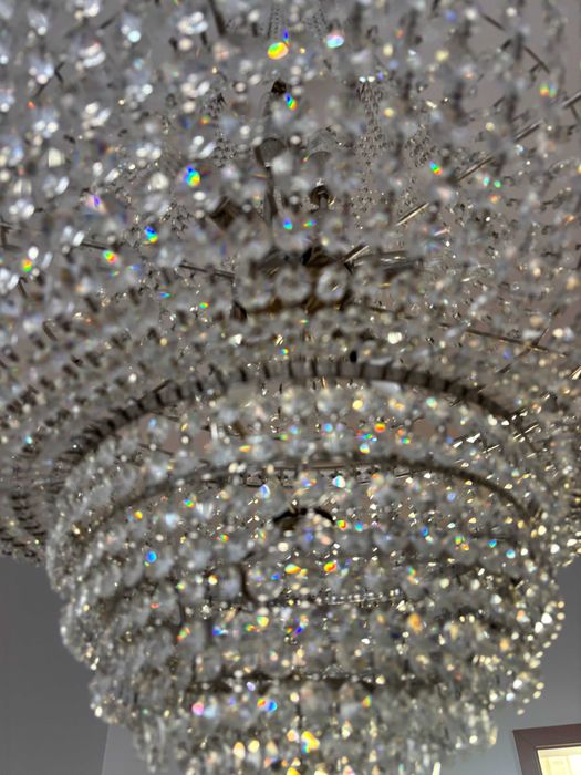 Unikatowy żyrandol kryształowy