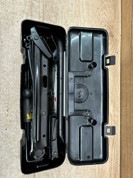 Zestaw koła zapasowego Land Rover Freeladner