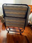 Cama suplementar IKEA SANDVIKA (80cmx190cm) metal azul com colchão