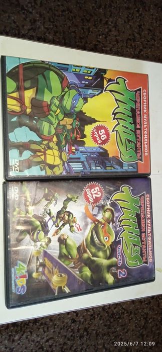 DVD-диски с мультфильмом Черепашки Ниндзя.