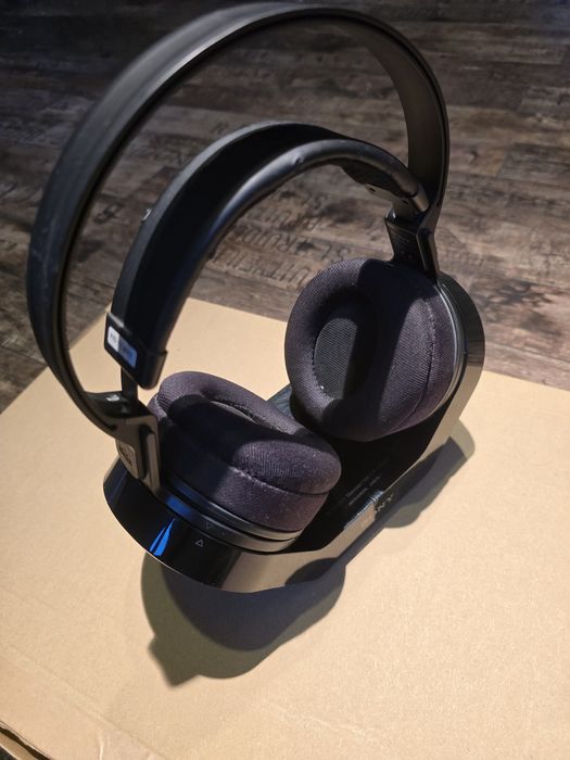 Bezprzewodowe słuchawki SONY MDR-RF840RK  (stacja dokująca)