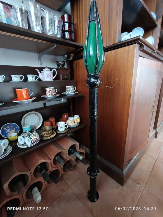 Pilar metálico decorativo