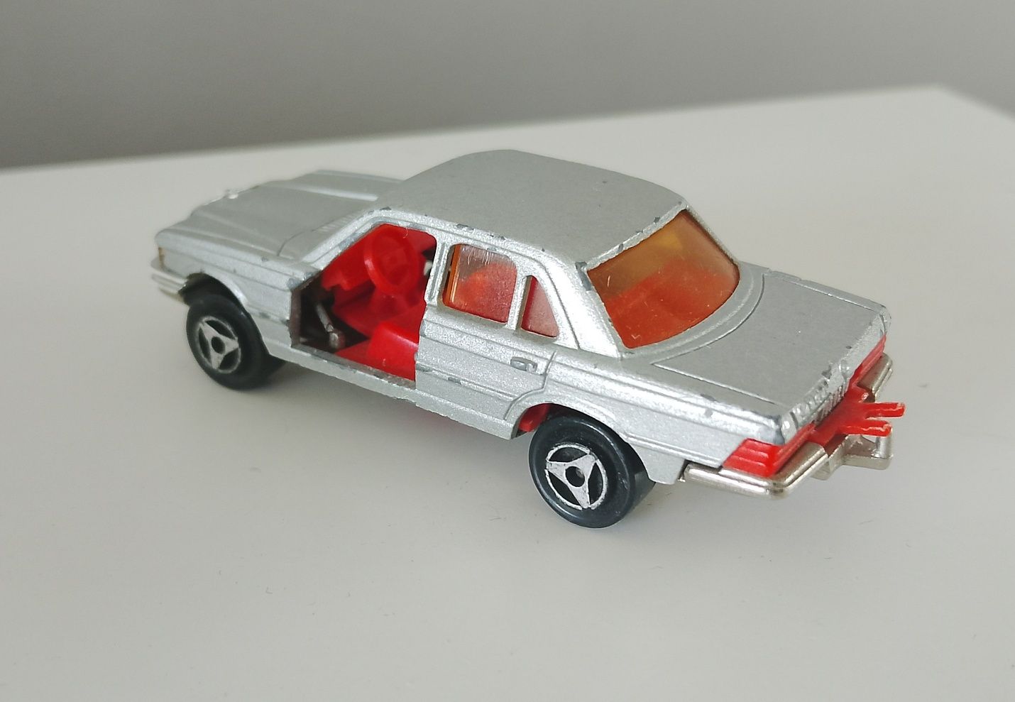 Majorette Mercedes 450 SE stary resorak
