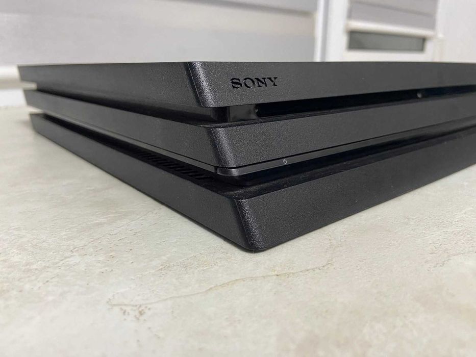 Консоль Sony PlayStation 4 PRO 1TB + два Геймпада
