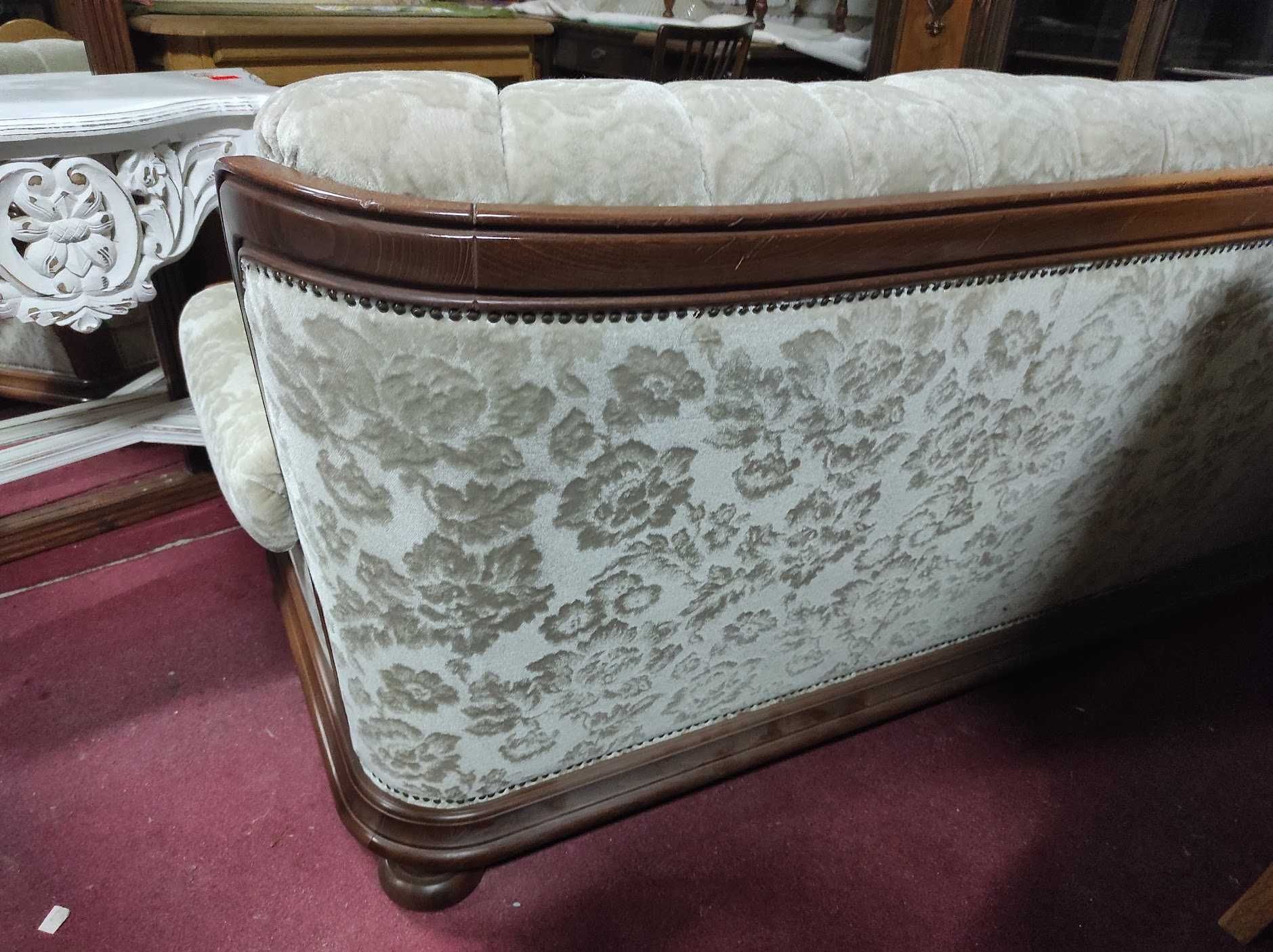Bardzo ładna sofa stylowa 3 osobowa
