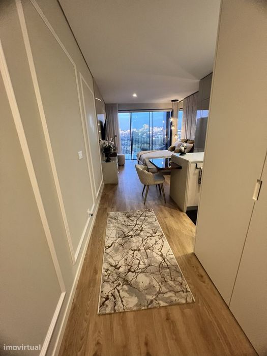 Apartamento de Luxo Mobilado com vista sobre o Rio Douro e Porto .
